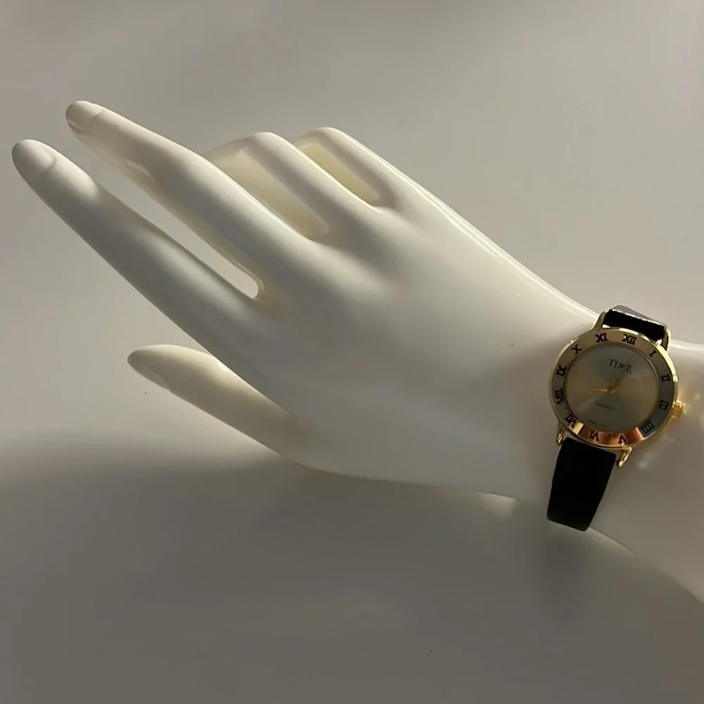 VINTAGE WATCH 90s Roman Numerals Gold-tone Bezel Leather Band Unisex Business